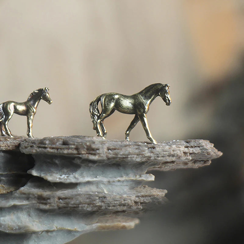 1PC Antique Brass Solid Long Tail Horse Figurine Miniature Feng Shui Ornament Copper Zodiac Animal Mini Desktop Decoration Craft